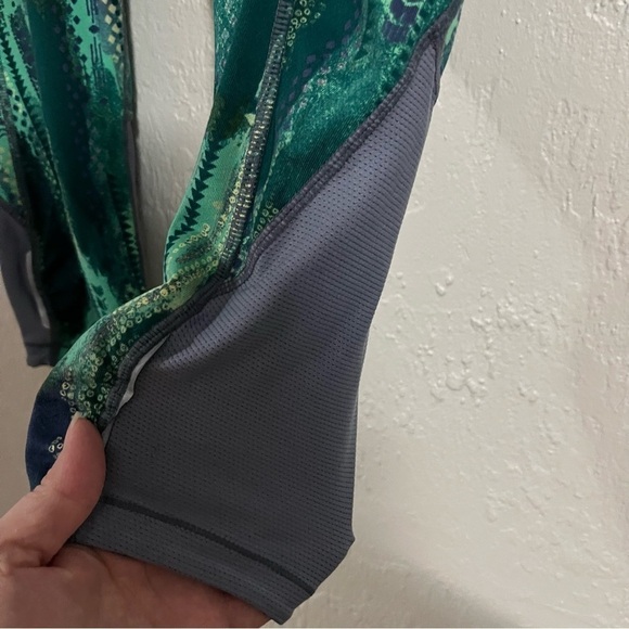 Athleta Green Arrow Be Free Knicker Cropped Capri Size M - Picture 7 of 12